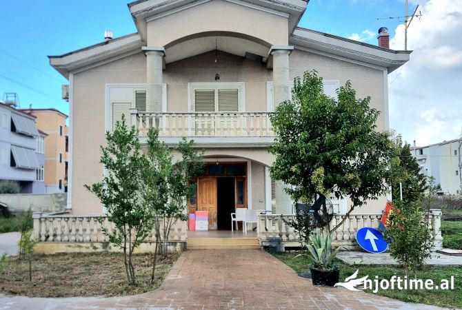Truall ose Toke  ne Tirane - 730,000 Euro
