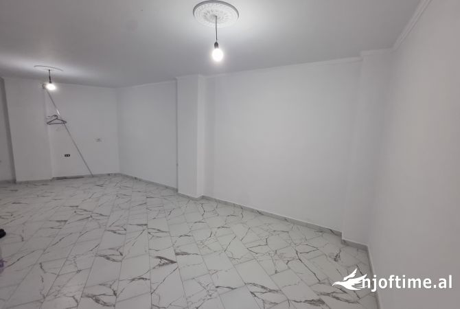 Shtepi ne shitje Apartament ne Tirane, 1+1, Mobilimi Bosh, pa mobiluar, Pagesa 159,000  Euro.