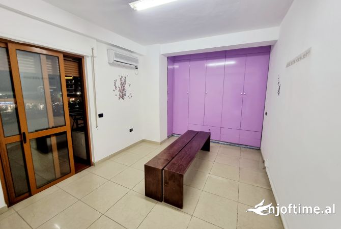 Ambient biznesi me qera 3+1 ne Tirane - 650 Euro