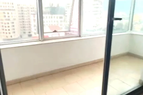 AMBJENT PER ZYRA ME QERA