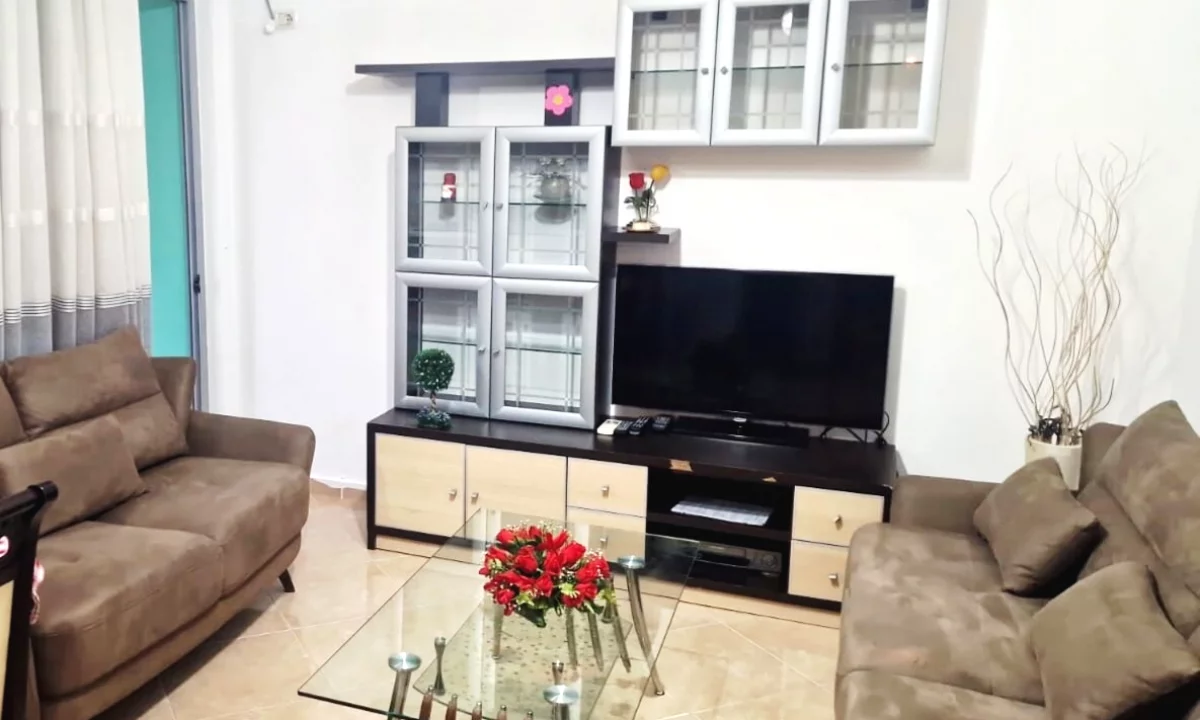 Appartamento in affitto a Tirana 2+1, Arredato