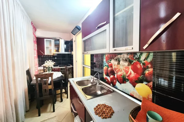 Shtepi me qera Apartament ne Tirane, 2+1, Mobilimi E mobiluar, Pagesa 50,000  Leke.