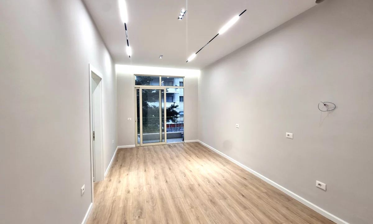 Shtepi ne shitje Apartament ne Tirane, 2+1, Mobilimi Bosh, pa mobiluar, Pagesa 124,500  Euro.