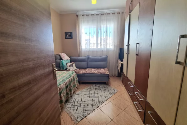 Shtepi ne shitje Apartament ne Tirane, 2+1, Mobilimi Pjeserisht e mobiluar, Pagesa 199,000  Euro.
