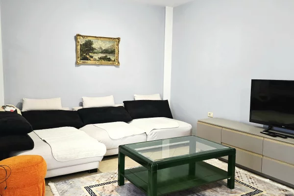 Shtepi me qera 2+1 ne Tirane - 450 Euro