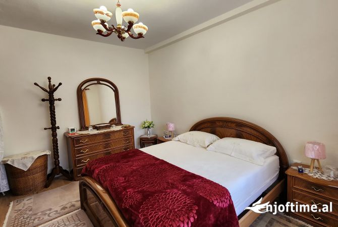 Shtepi me qera Apartament ne Tirane, 2+1, Mobilimi E mobiluar, Pagesa 590  Euro.