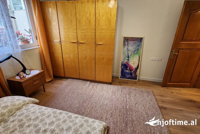 Shtepi me qera Apartament ne Tirane, 2+1, Mobilimi E mobiluar, Pagesa 590  Euro.