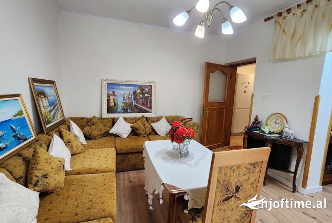 Shtepi me qera 2+1 ne Tirane - 590 Euro
