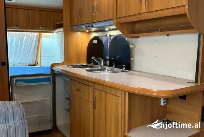 Makina ne shitje ne Tirane - 8,000 Euro