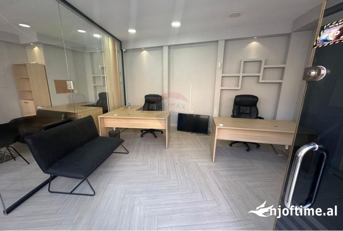 Ambient biznesi me qera 3+1 ne Tirane - 650 Euro