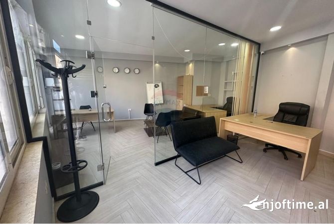 Ambient biznesi me qera 3+1 ne Tirane - 650 Euro