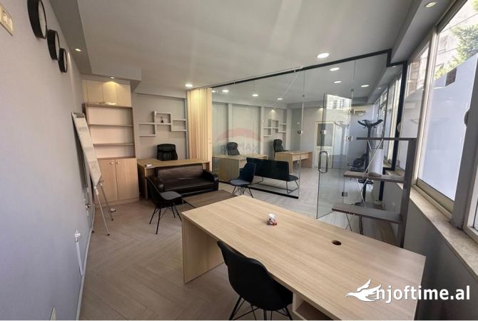 Ambient komercial per qira,Piazza qender!