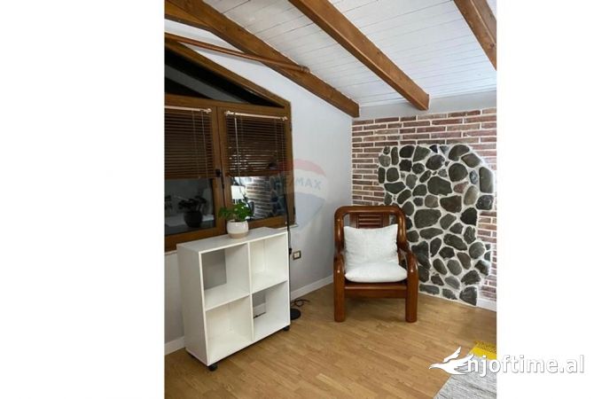 Shtepi me qera 3+1 ne Tirane - 1,800 Euro
