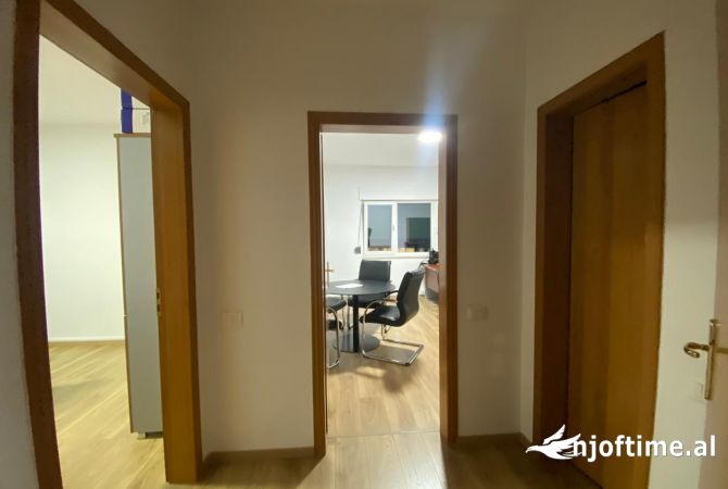 Ambient biznesi me qera 3+1 ne Tirane - 1,400 Euro