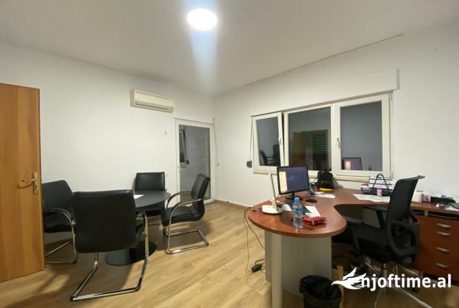 Ambient biznesi me qera 3+1 ne Tirane - 1,400 Euro