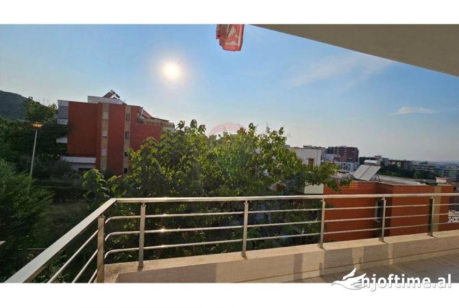 Shtepi me qera 2+1 ne Tirane - 650 Euro