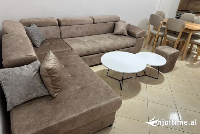 Shtepi me qera Apartament ne Tirane, 2+1, Mobilimi E mobiluar, Pagesa 700  Euro.
