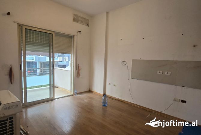Shtepi me qera 1+1 ne Tirane - 300 Euro