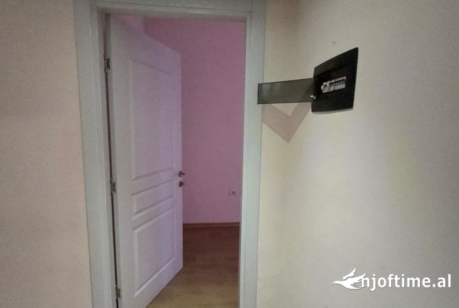 Shtepi me qera 1+1 ne Tirane - 300 Euro