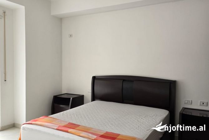 Shtepi me qera Apartament ne Tirane, 2+1, Mobilimi E mobiluar, Pagesa 450  Euro.