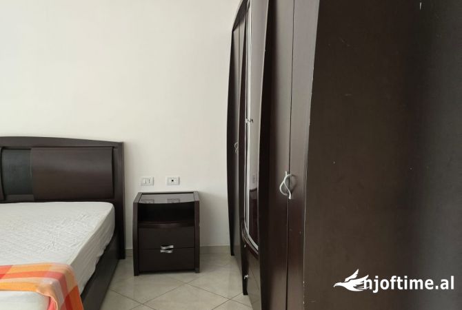 Shtepi me qera Apartament ne Tirane, 2+1, Mobilimi E mobiluar, Pagesa 450  Euro.