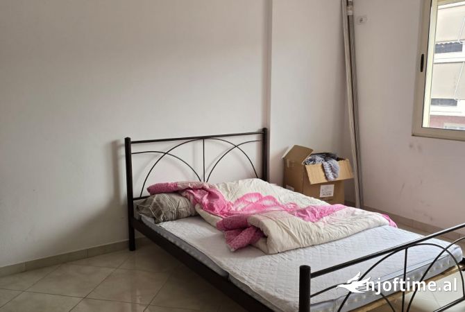 Shtepi me qera Apartament ne Tirane, 2+1, Mobilimi E mobiluar, Pagesa 450  Euro.