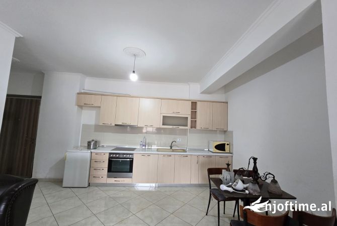 Shtepi me qera 2+1 ne Tirane - 450 Euro