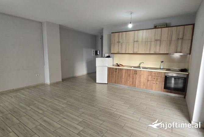 Shtepi me qera Apartament ne Tirane, 2+1, Mobilimi Bosh, pa mobiluar, Pagesa 550  Euro.
