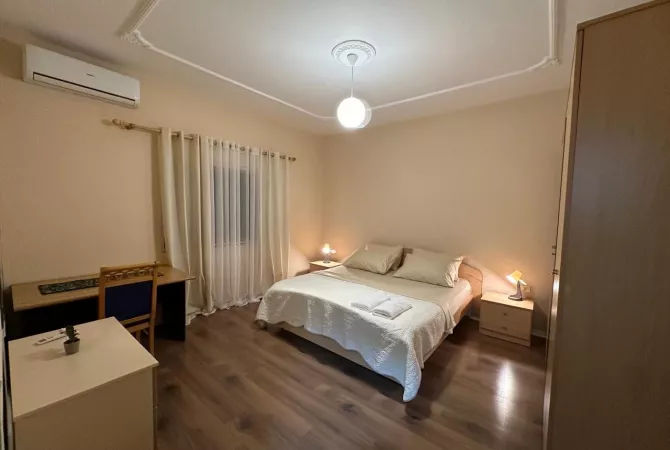 Shtepi me qera Apartament ne Tirane, 3+1, Mobilimi E mobiluar, Pagesa 750  Euro.