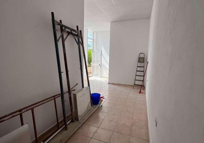 Shitet,Ambjent biznesi, Selite,Tirane (PRM44460)