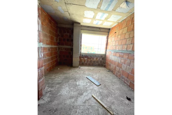 Shtepi ne shitje Apartament ne Tirane, 2+1, Mobilimi Bosh, pa mobiluar, Pagesa 109,000  Euro.