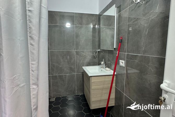 Shtepi ne shitje Apartament ne Durres, 2+1, Mobilimi E mobiluar, Pagesa 160,500  Euro.