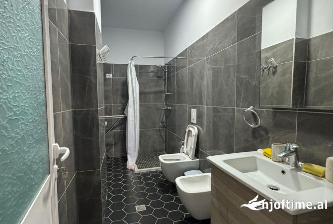 Shtepi ne shitje Apartament ne Durres, 2+1, Mobilimi E mobiluar, Pagesa 160,500  Euro.
