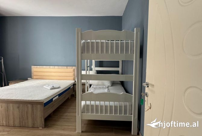 Shtepi ne shitje Apartament ne Durres, 2+1, Mobilimi E mobiluar, Pagesa 160,500  Euro.