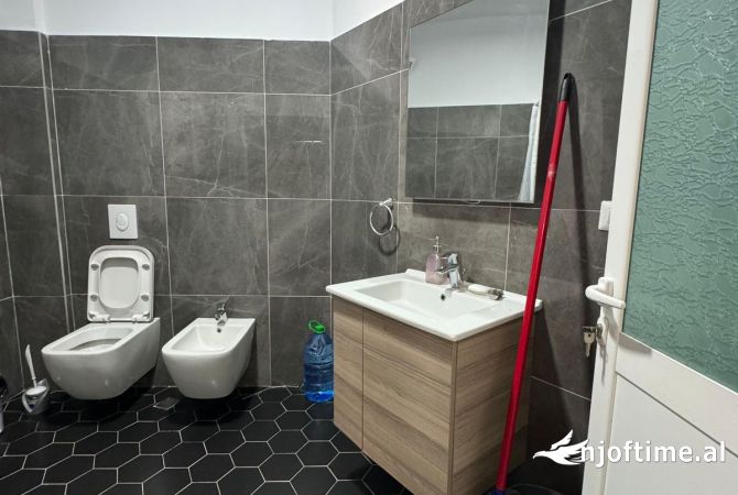 Shtepi ne shitje Apartament ne Durres, 2+1, Mobilimi E mobiluar, Pagesa 160,500  Euro.