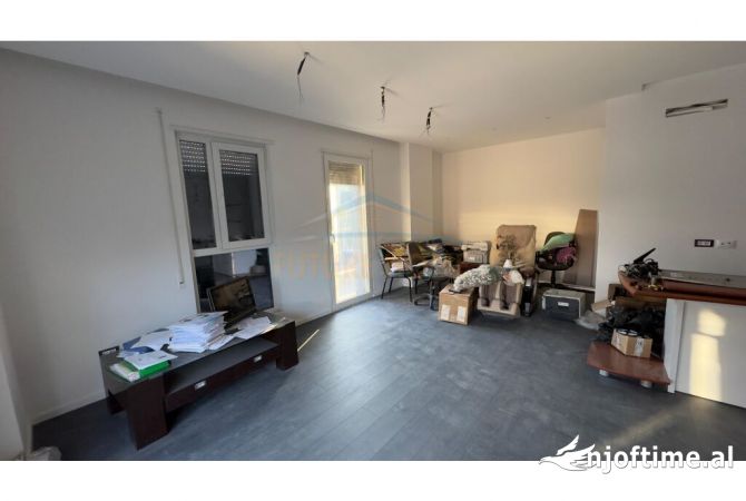 Ambient biznesi me qera 1+1 ne Tirane - 700 Euro