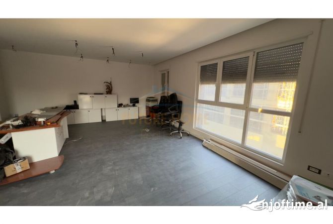 Ambient biznesi me qera 1+1 ne Tirane - 700 Euro