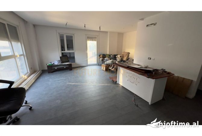 Ambient biznesi me qera 1+1 ne Tirane - 700 Euro