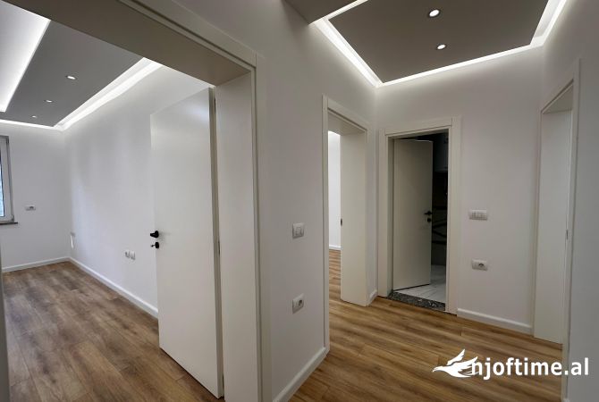 Ambient biznesi me qera 3+1 ne Tirane - 1,200 Euro