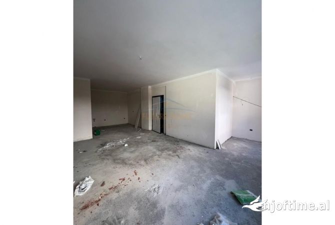 Shtepi ne shitje Apartament ne Tirane, 2+1, Mobilimi Bosh, pa mobiluar, Pagesa 205,000  Euro.