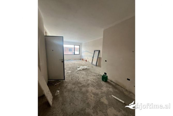 Shtepi ne shitje Apartament ne Tirane, 2+1, Mobilimi Bosh, pa mobiluar, Pagesa 205,000  Euro.