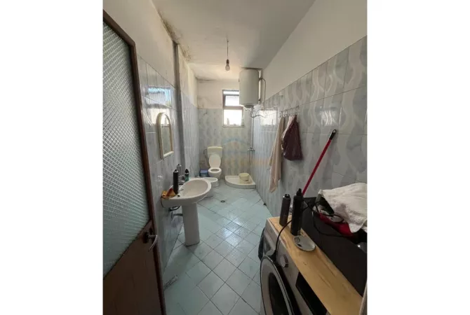 Shtepi ne shitje Apartament ne Tirane, 2+1, Mobilimi E mobiluar, Pagesa 125,000  Euro.