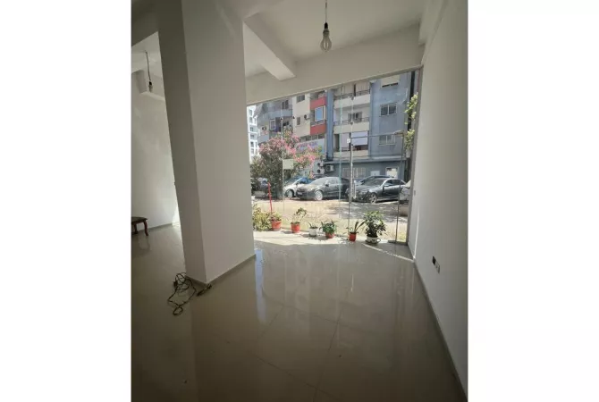 Ambjent biznesi me qera 1+1 ne Tirane - 600 Euro