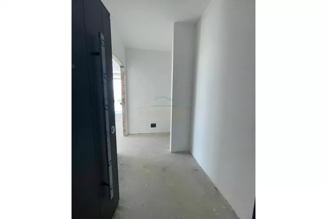 Shtepi ne shitje Apartament ne Tirane, 2+1, Mobilimi Bosh, pa mobiluar, Pagesa 250,000  Euro.