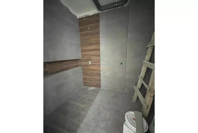 Shtepi ne shitje Apartament ne Tirane, 2+1, Mobilimi Bosh, pa mobiluar, Pagesa 250,000  Euro.