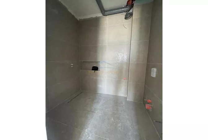 Shtepi ne shitje Apartament ne Tirane, 2+1, Mobilimi Bosh, pa mobiluar, Pagesa 250,000  Euro.