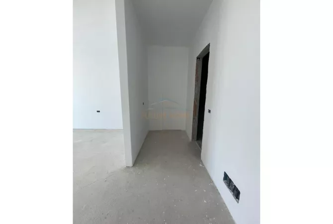 Shtepi ne shitje Apartament ne Tirane, 2+1, Mobilimi Bosh, pa mobiluar, Pagesa 250,000  Euro.