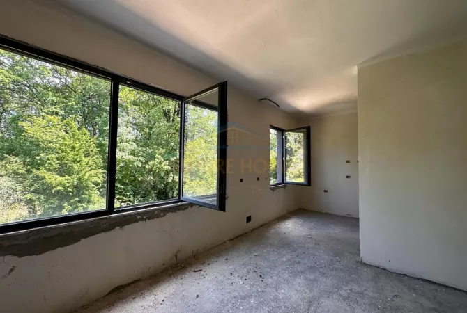 Shtepi ne shitje Apartament ne Tirane, 2+1, Mobilimi Bosh, pa mobiluar, Pagesa 221,000  Euro.