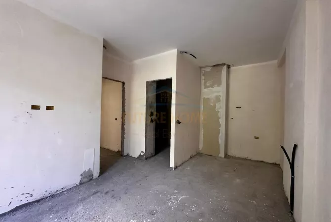 Shtepi ne shitje Apartament ne Tirane, 2+1, Mobilimi Bosh, pa mobiluar, Pagesa 221,000  Euro.