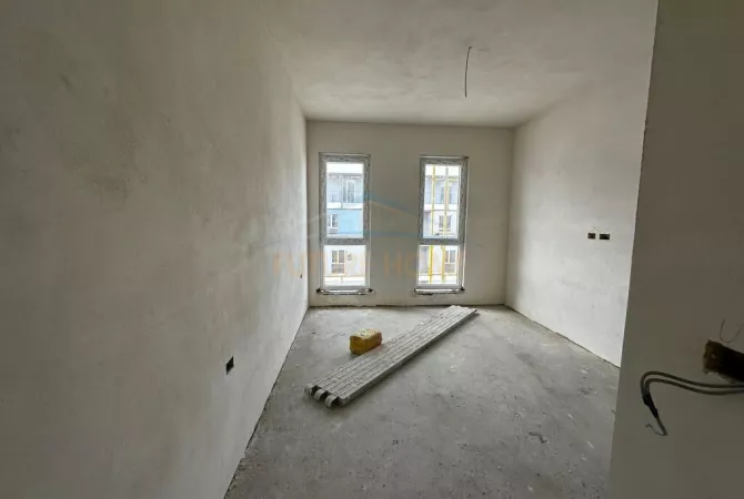 Shtepi ne shitje Apartament ne Tirane, 2+1, Mobilimi Bosh, pa mobiluar, Pagesa 98,000  Euro.